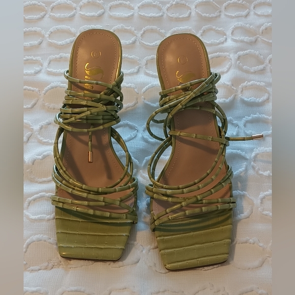 Shein Women's Heels - Picture 2 of 8